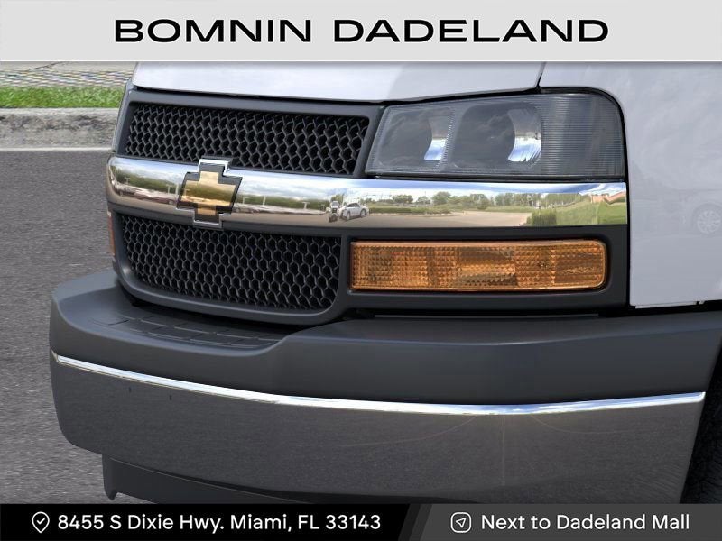 2025 Chevrolet Express Cutaway 3500 1WT