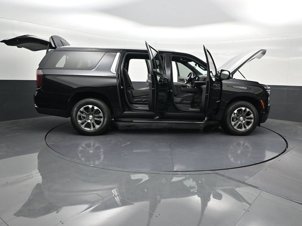 2025 Chevrolet Suburban LT