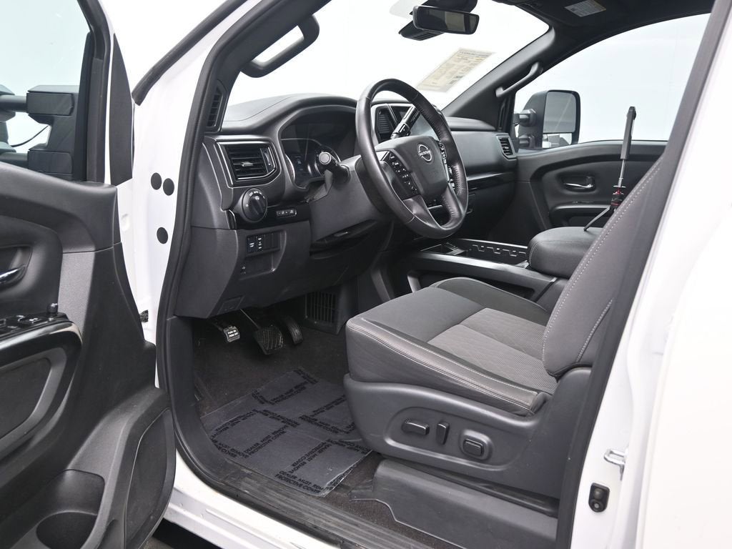 2023 Nissan Titan SV