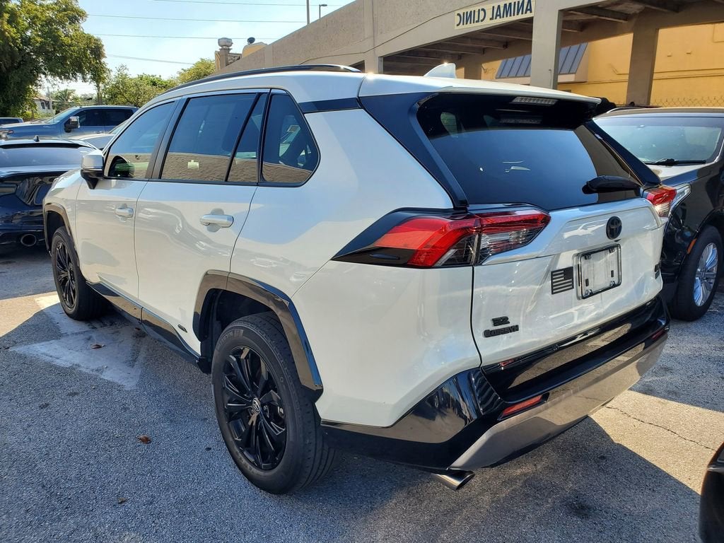 2022 Toyota RAV4 Hybrid SE