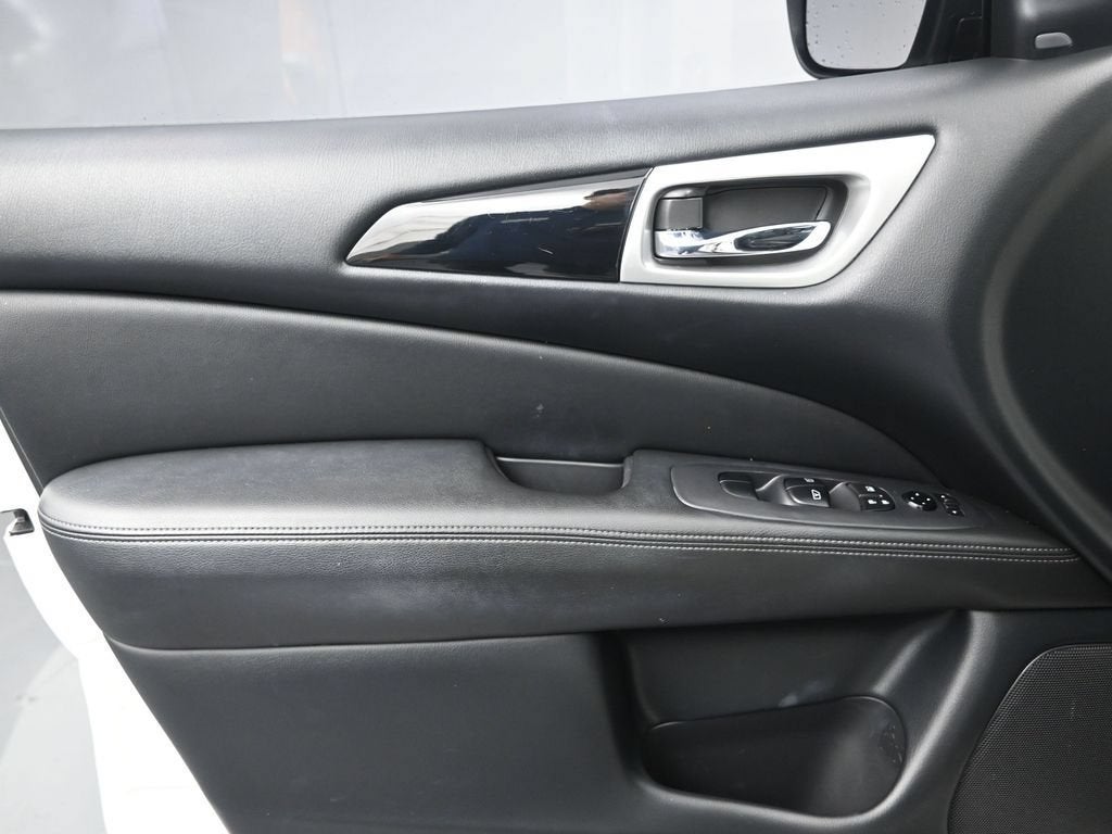 2020 Nissan Pathfinder SV