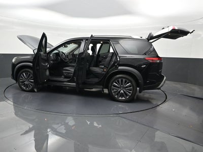 2022 Nissan Pathfinder SL