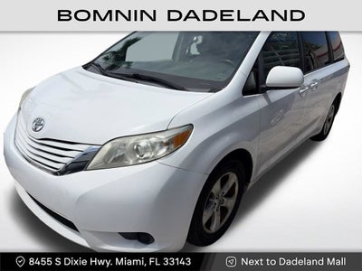 2017 Toyota Sienna LE Auto Access Seat