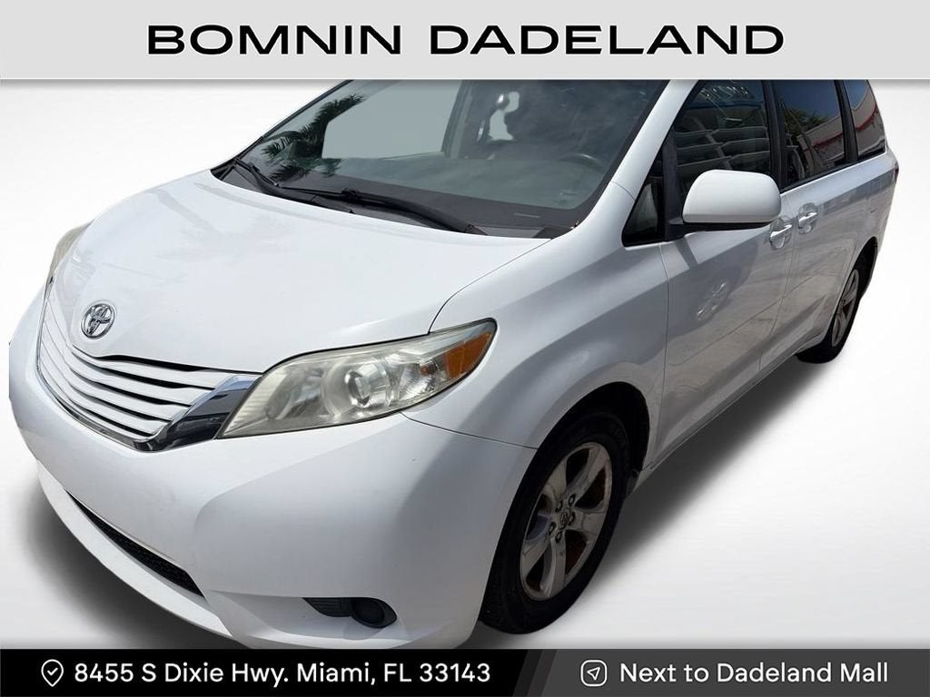 2017 Toyota Sienna LE Auto Access Seat
