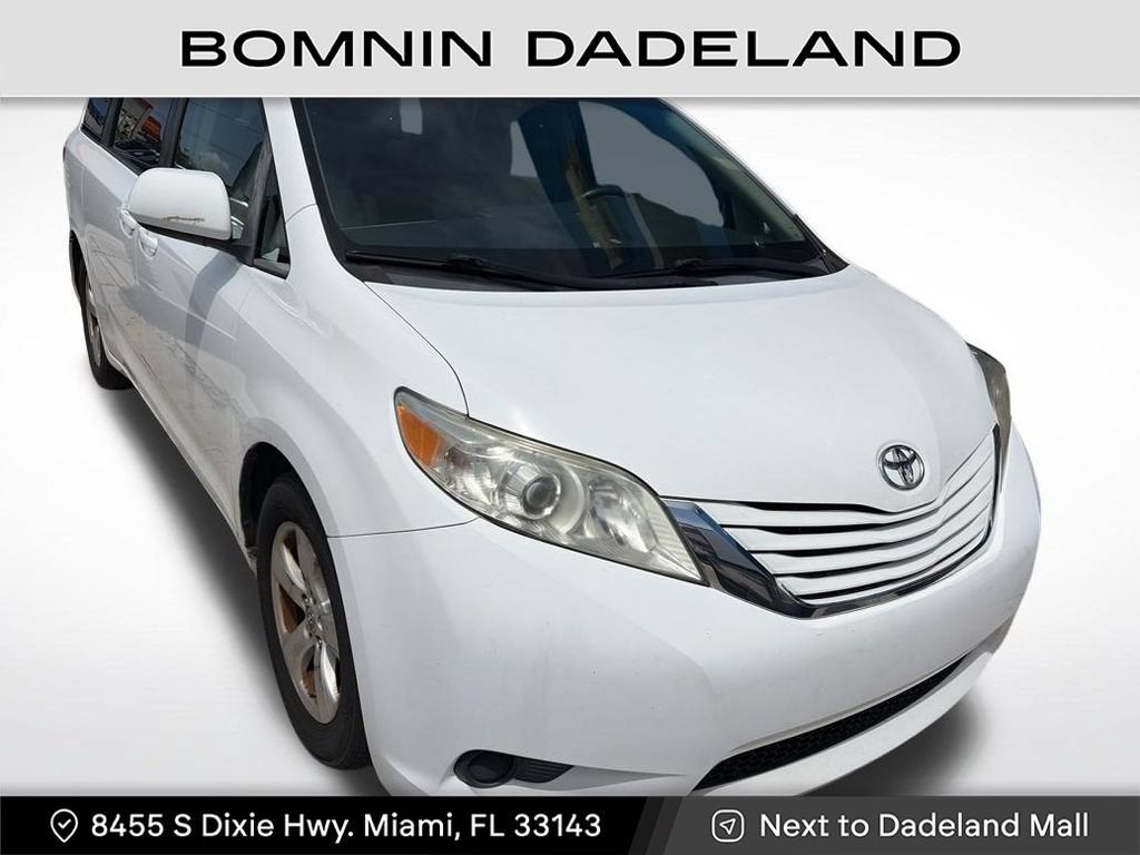 2017 Toyota Sienna LE Auto Access Seat