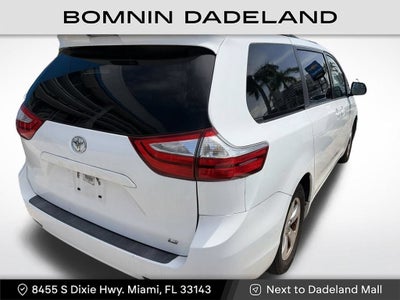 2017 Toyota Sienna LE Auto Access Seat