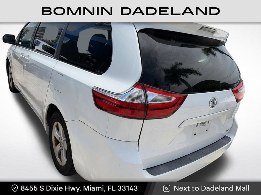 2017 Toyota Sienna LE Auto Access Seat