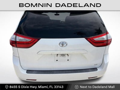 2017 Toyota Sienna LE Auto Access Seat