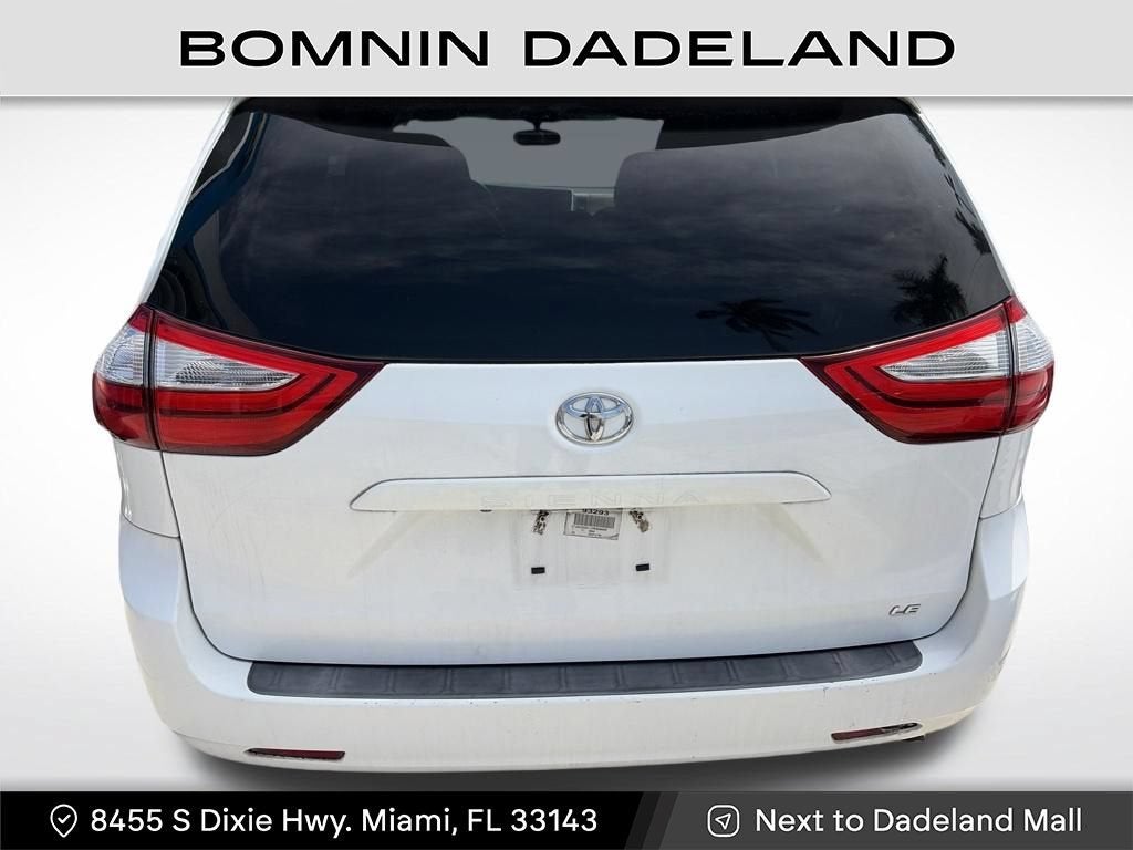 2017 Toyota Sienna LE Auto Access Seat