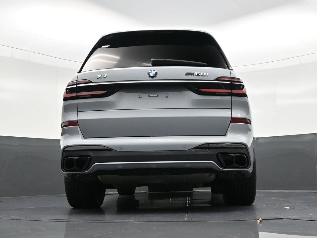 2023 BMW X7 M60i