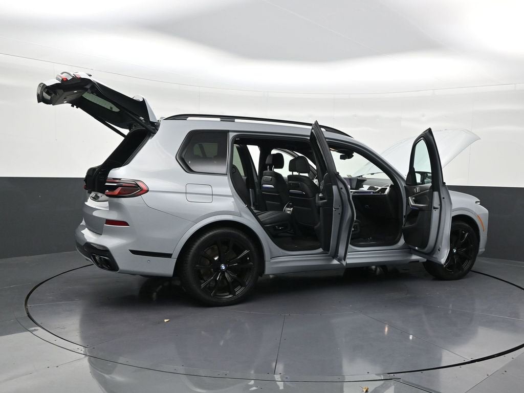 2023 BMW X7 M60i