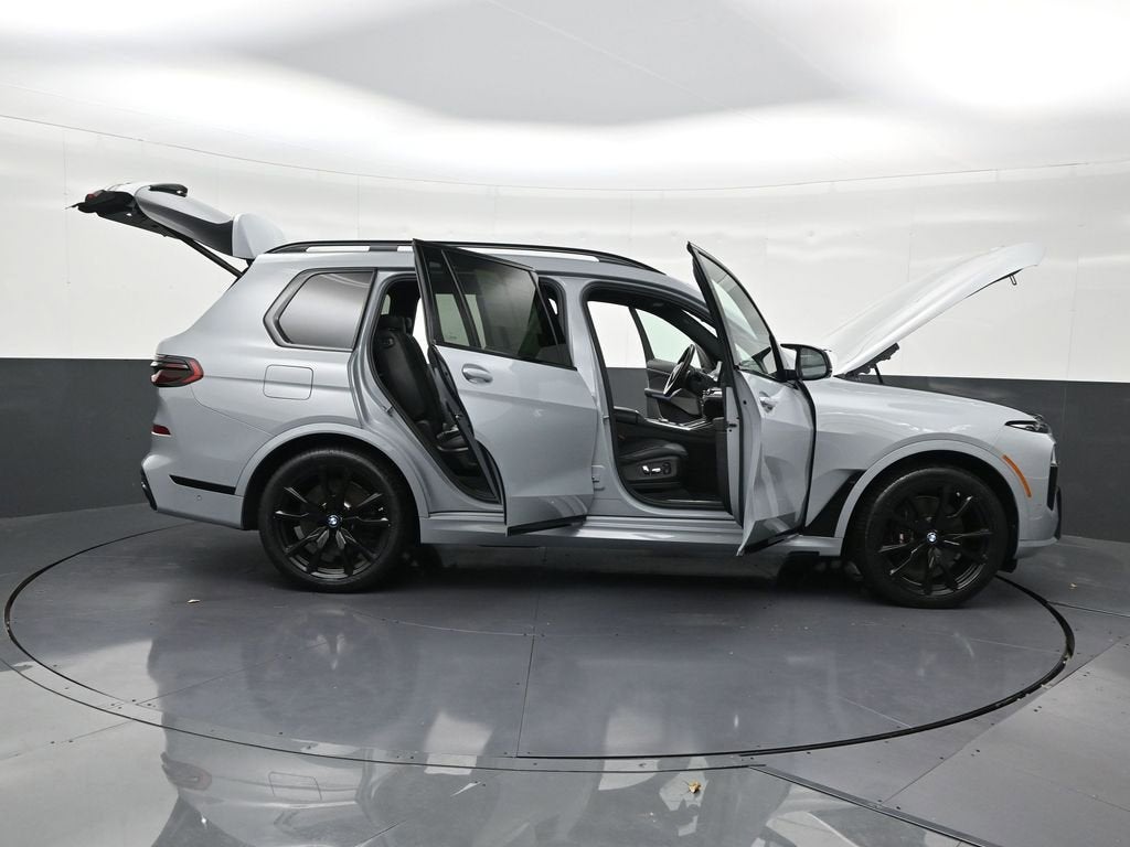 2023 BMW X7 M60i