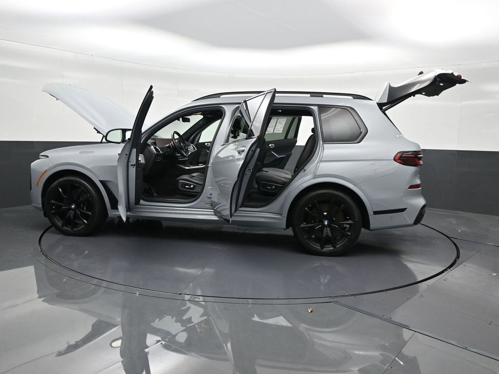 2023 BMW X7 M60i