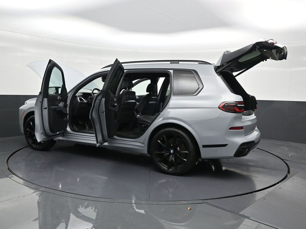 2023 BMW X7 M60i