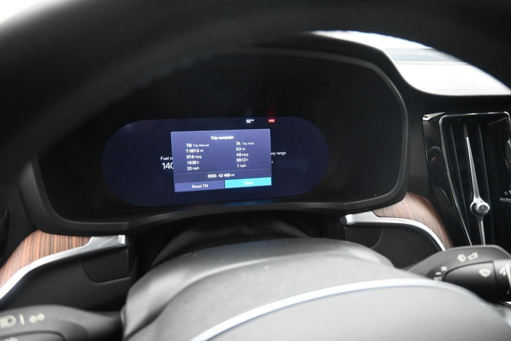 2024 Volvo S60 Recharge Plug-In Hybrid T8 Plus Dark Theme
