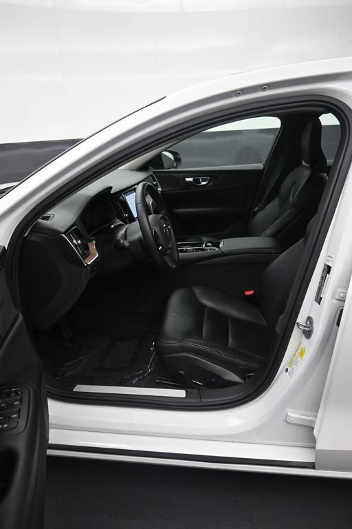 2024 Volvo S60 Recharge Plug-In Hybrid T8 Plus Dark Theme