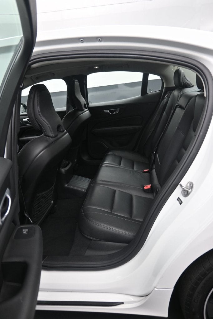 2024 Volvo S60 Recharge Plug-In Hybrid T8 Plus Dark Theme