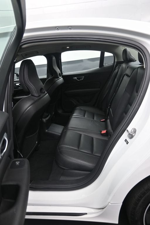 2024 Volvo S60 Recharge Plug-In Hybrid T8 Plus Dark Theme