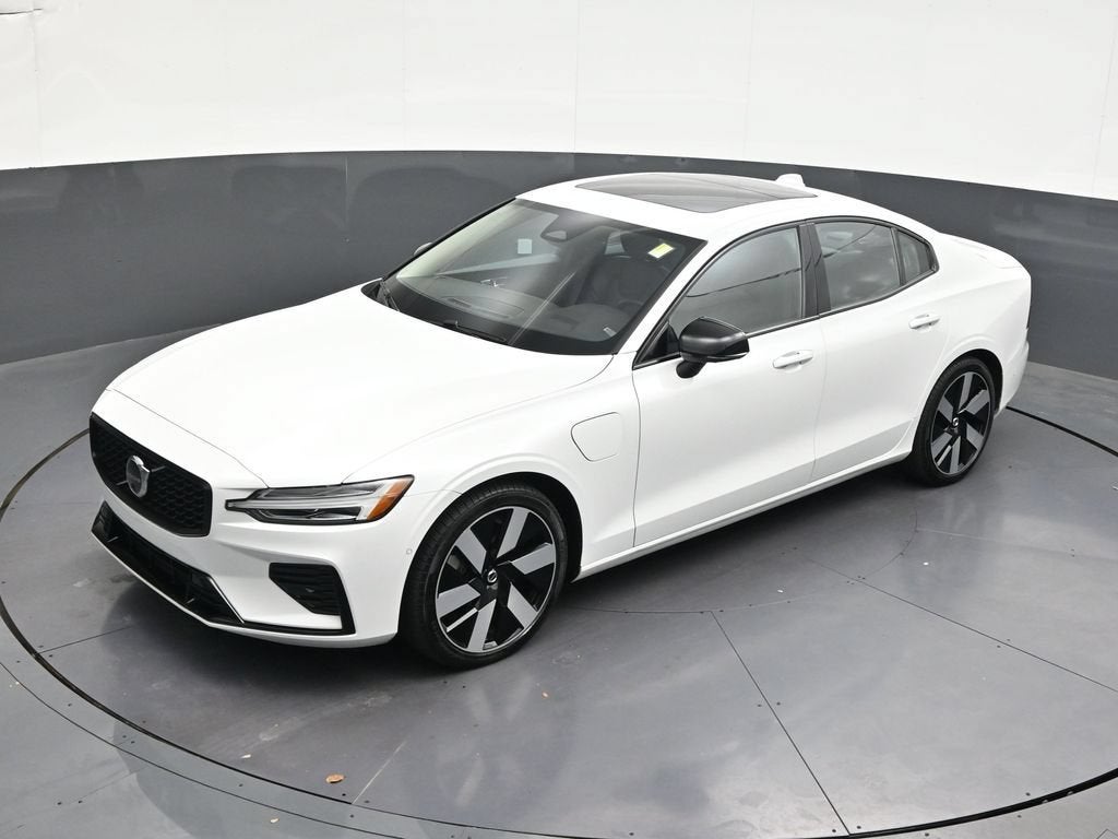 2024 Volvo S60 Recharge Plug-In Hybrid T8 Plus Dark Theme