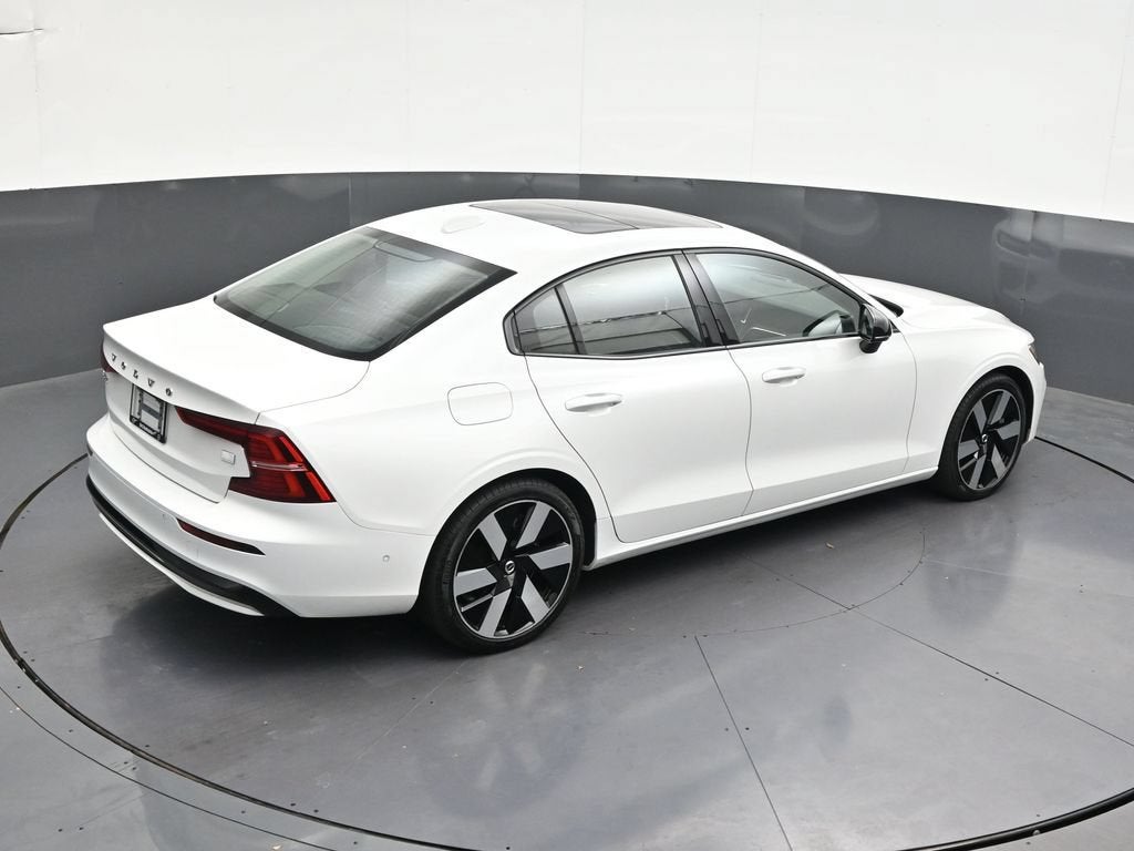 2024 Volvo S60 Recharge Plug-In Hybrid T8 Plus Dark Theme