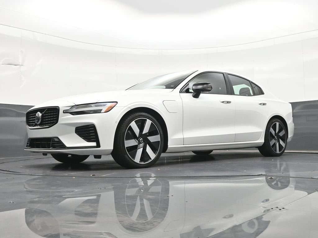 2024 Volvo S60 Recharge Plug-In Hybrid T8 Plus Dark Theme