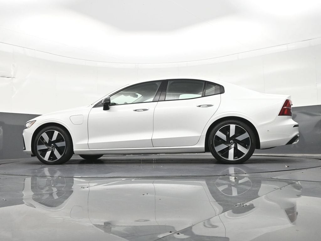 2024 Volvo S60 Recharge Plug-In Hybrid T8 Plus Dark Theme