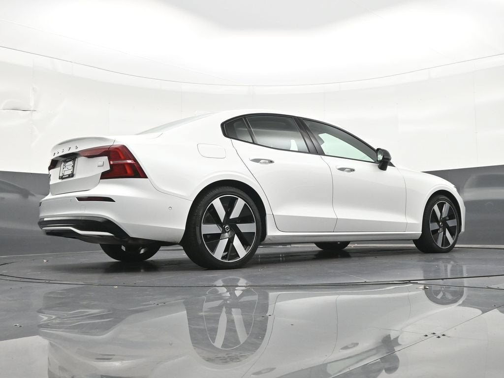 2024 Volvo S60 Recharge Plug-In Hybrid T8 Plus Dark Theme