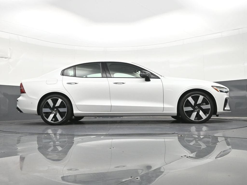 2024 Volvo S60 Recharge Plug-In Hybrid T8 Plus Dark Theme