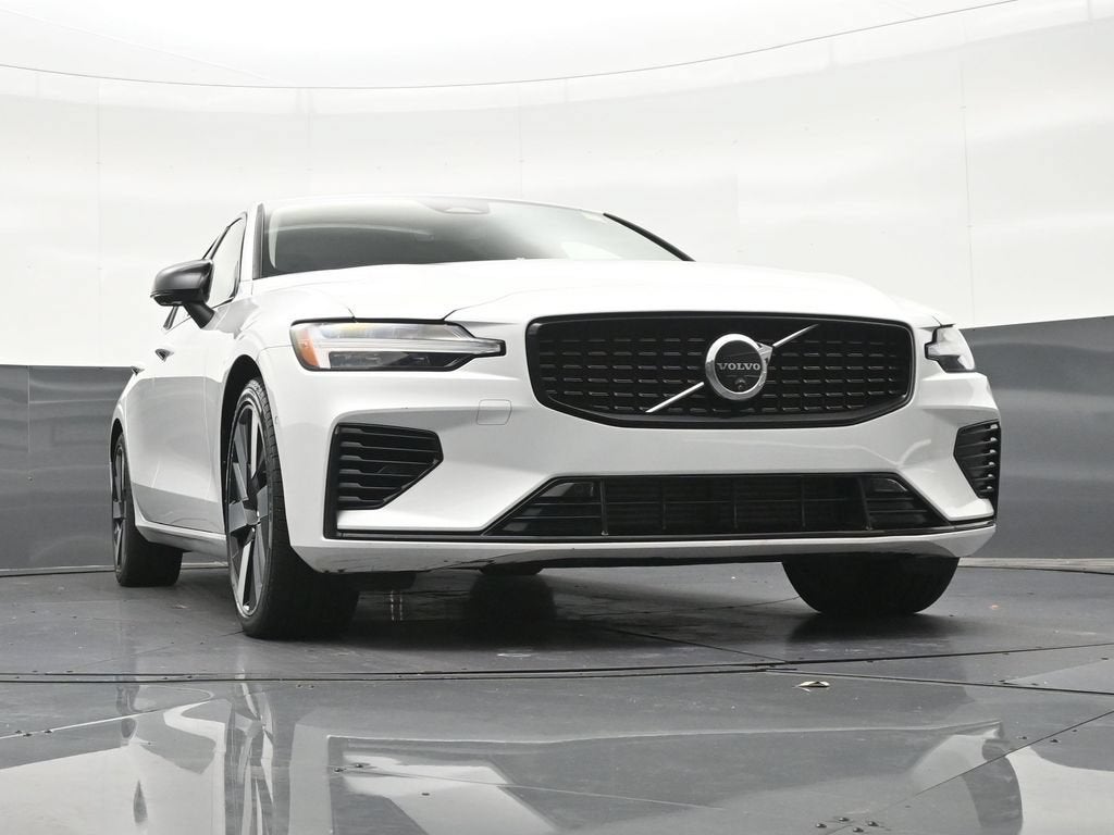 2024 Volvo S60 Recharge Plug-In Hybrid T8 Plus Dark Theme