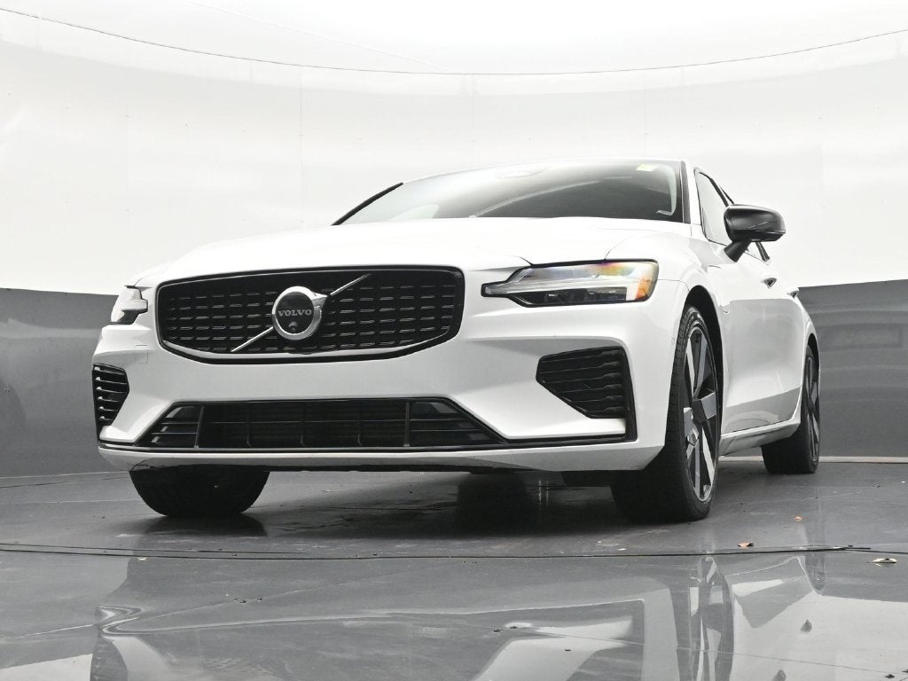 2024 Volvo S60 Recharge Plug-In Hybrid T8 Plus Dark Theme