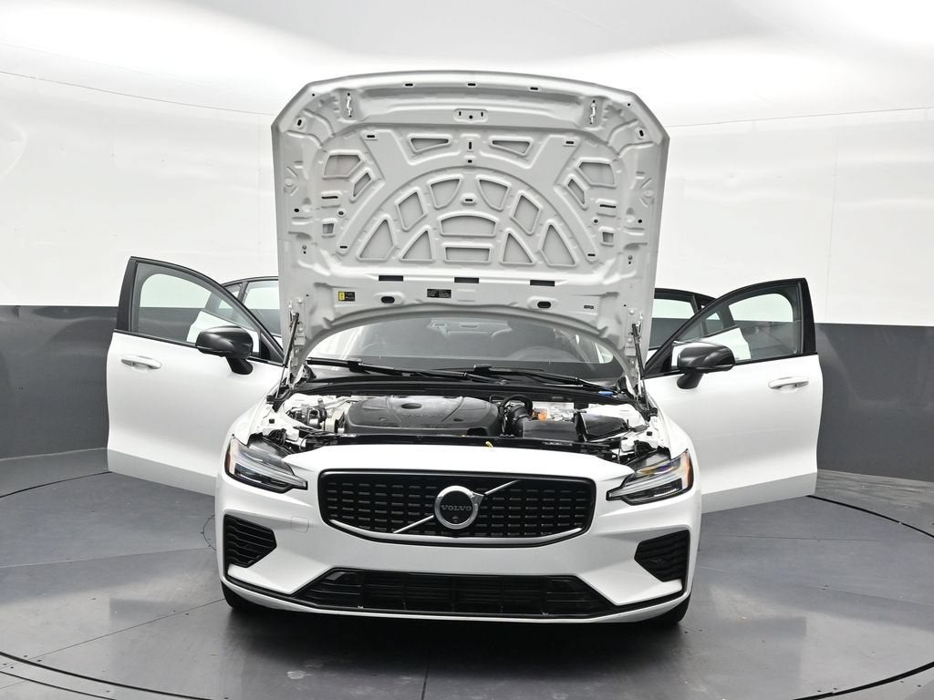 2024 Volvo S60 Recharge Plug-In Hybrid T8 Plus Dark Theme