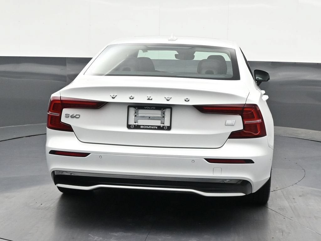 2024 Volvo S60 Recharge Plug-In Hybrid T8 Plus Dark Theme