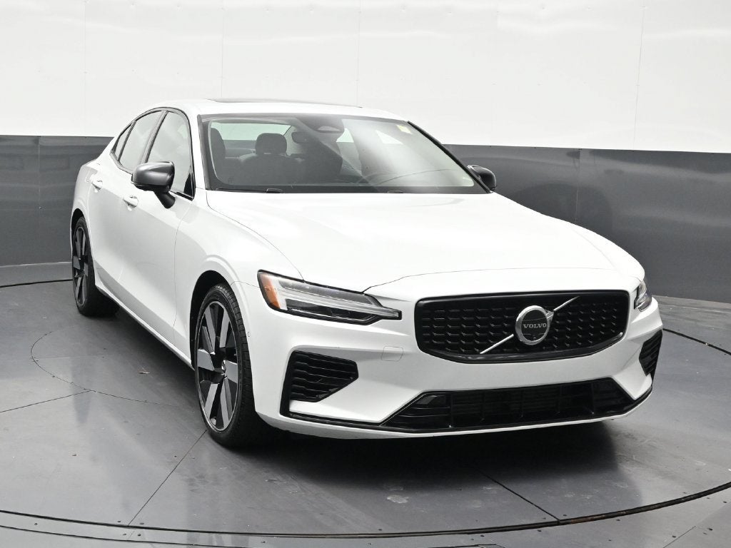 2024 Volvo S60 Recharge Plug-In Hybrid T8 Plus Dark Theme