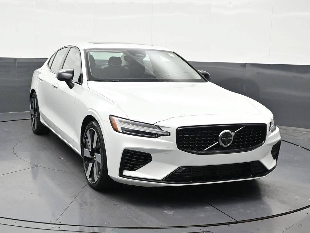 2024 Volvo S60 Recharge Plug-In Hybrid T8 Plus Dark Theme