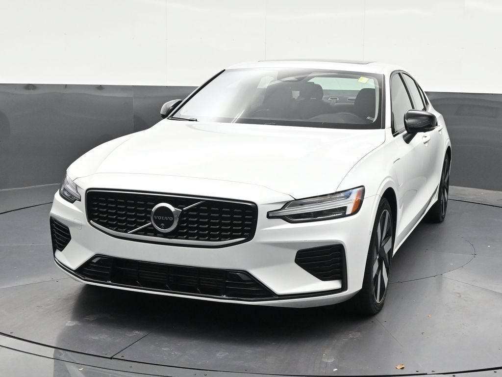 2024 Volvo S60 Recharge Plug-In Hybrid T8 Plus Dark Theme