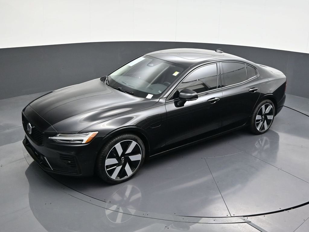 2024 Volvo S60 Recharge Plug-In Hybr Plus Dark Theme