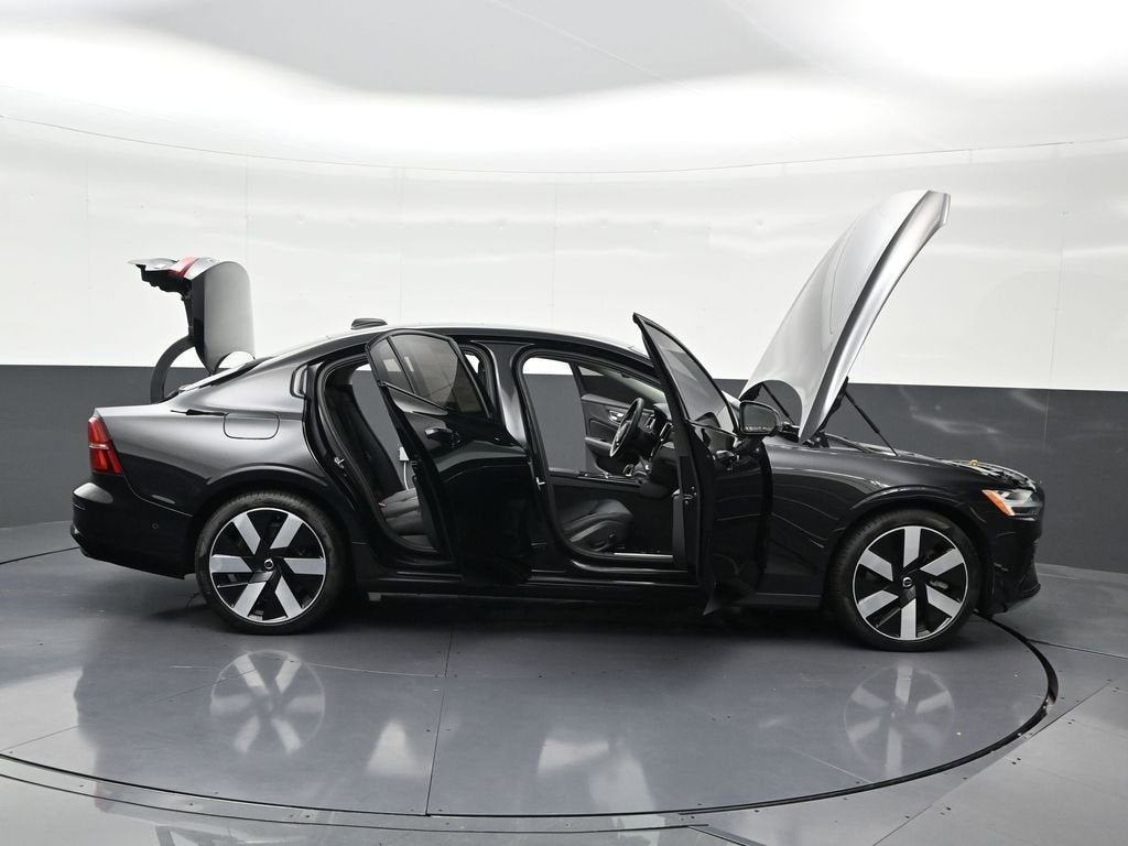 2024 Volvo S60 Recharge Plug-In Hybr Plus Dark Theme