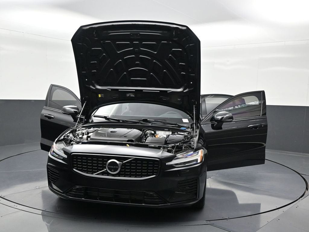 2024 Volvo S60 Recharge Plug-In Hybr Plus Dark Theme
