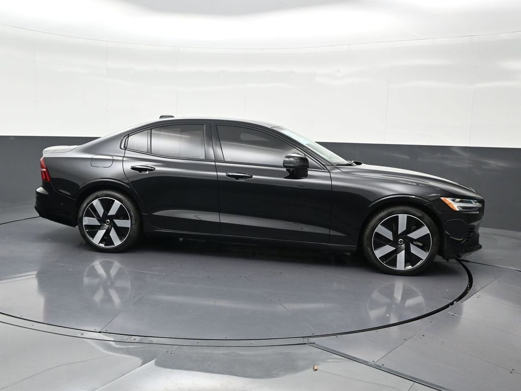 2024 Volvo S60 Recharge Plug-In Hybr Plus Dark Theme