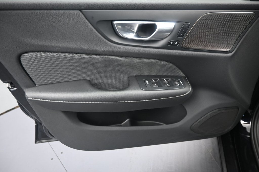 2024 Volvo S60 Plus Black Edition