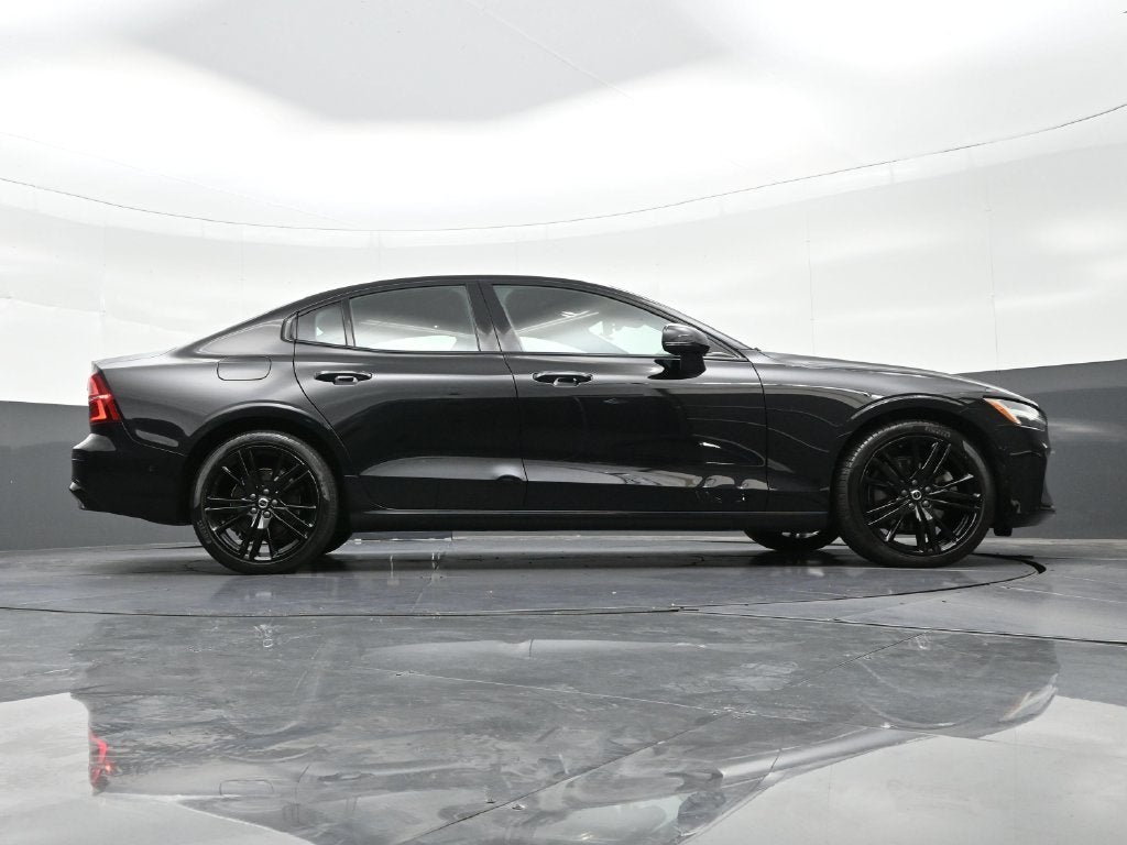 2024 Volvo S60 Plus Black Edition