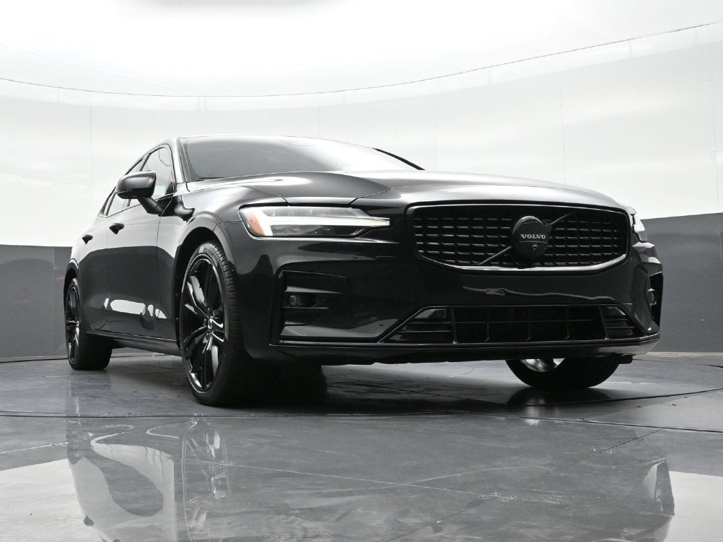 2024 Volvo S60 Plus Black Edition