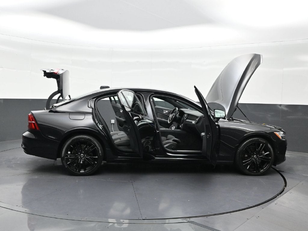 2024 Volvo S60 Plus Black Edition