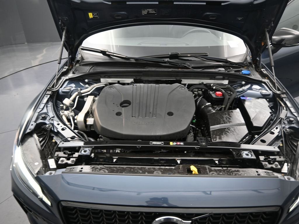 2023 Volvo S60 Core Dark Theme
