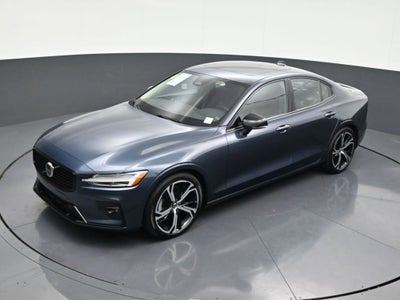 2023 Volvo S60 Core Dark Theme