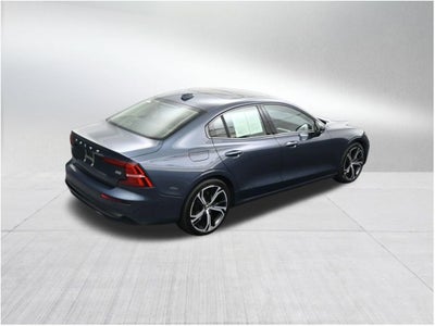 2023 Volvo S60 Core Dark Theme