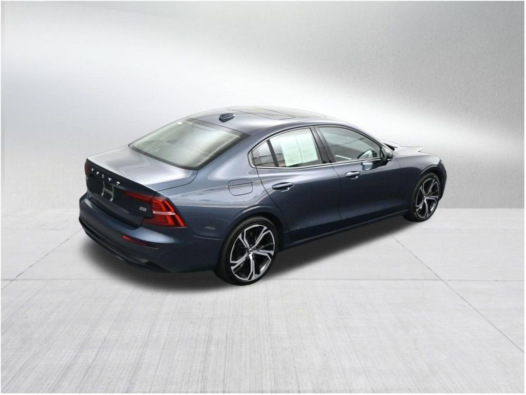 2023 Volvo S60 Core Dark Theme