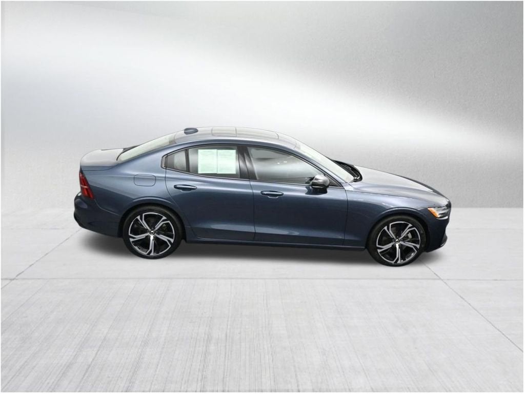 2023 Volvo S60 Core Dark Theme