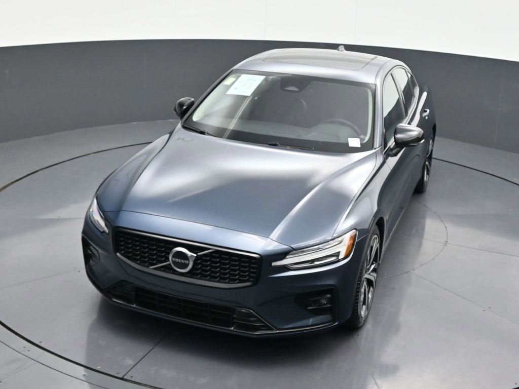 2023 Volvo S60 Core Dark Theme