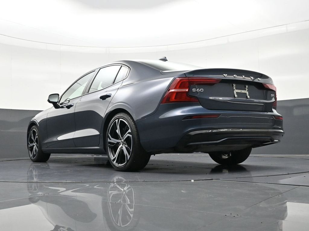 2023 Volvo S60 Core Dark Theme